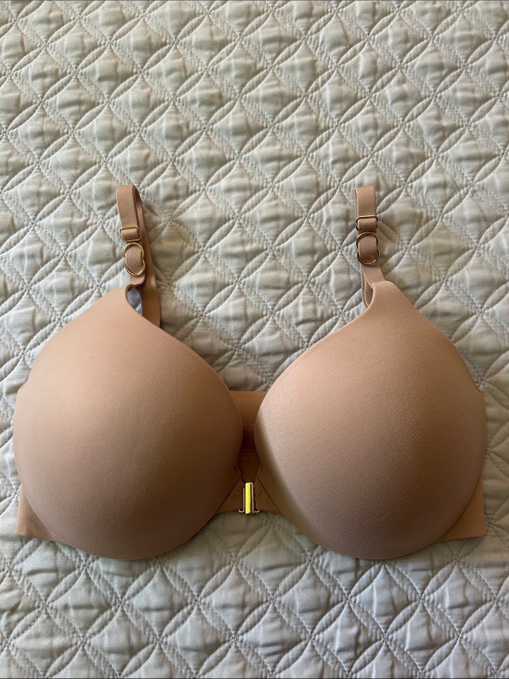 Victoria’s Secret Incredible Perfect Shape Seamless Nude Bra with Gold Closure